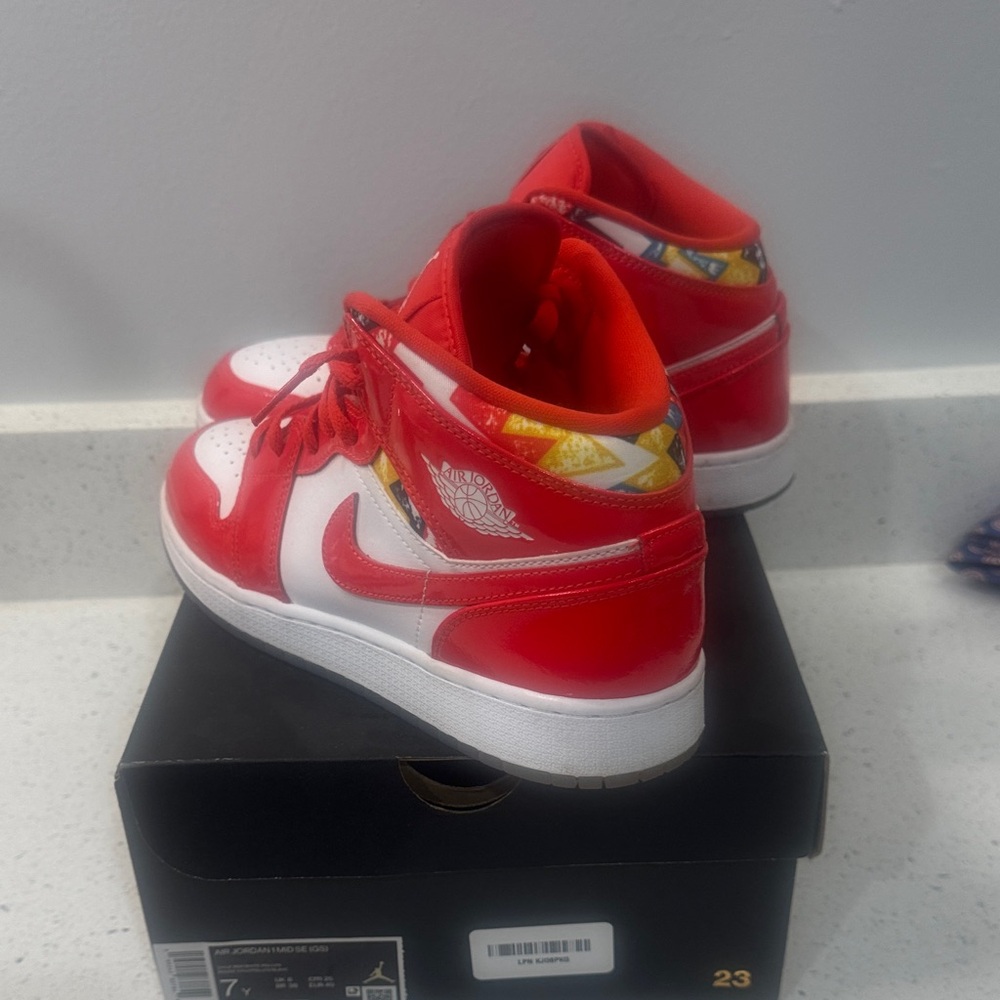 Air Jordan 1 Mid SE (GS) Sneakers